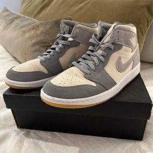 Air Jordan 1 Mid